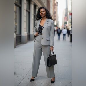 Lauren Ralph Lauren Classic Gray Suit with three  Buttons Closure. 🥰😘⚜️